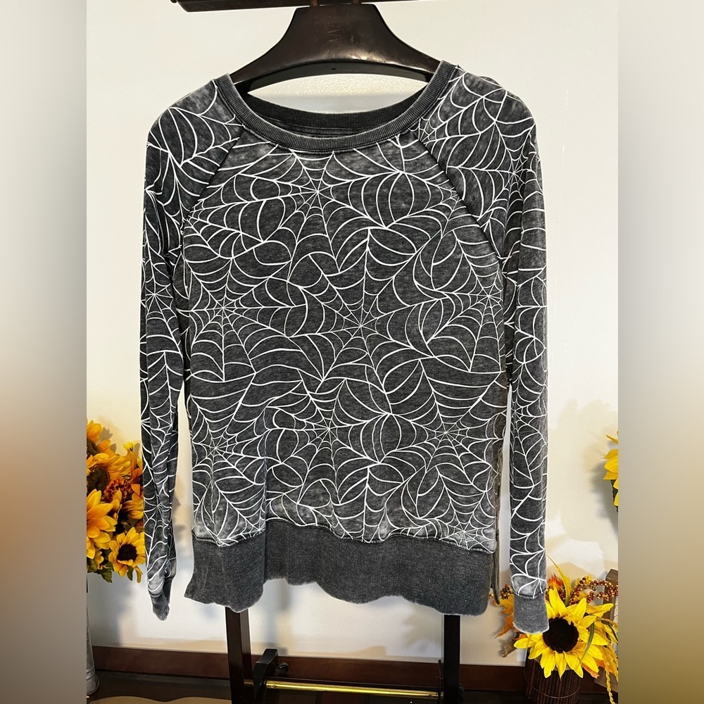 🖤 Grayson/Threads Spiderweb Graphic Sweatshirt –… - image 3